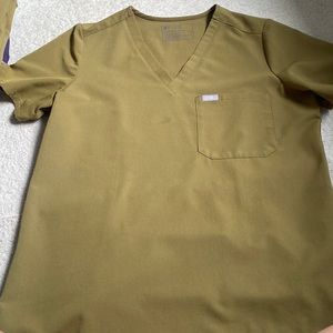 Olive green figs scrub top! Size large